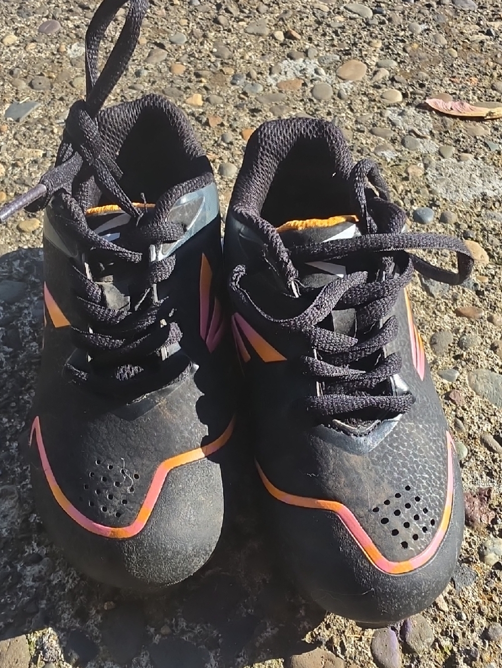 EASTON Kids Softball Cleats with Pink-Orange Accents